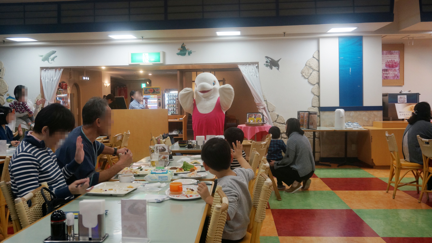 鴨川シーワールドホテルのバイキングは子供にとって天国だ！料理も豪華で大人も満足できるよ～