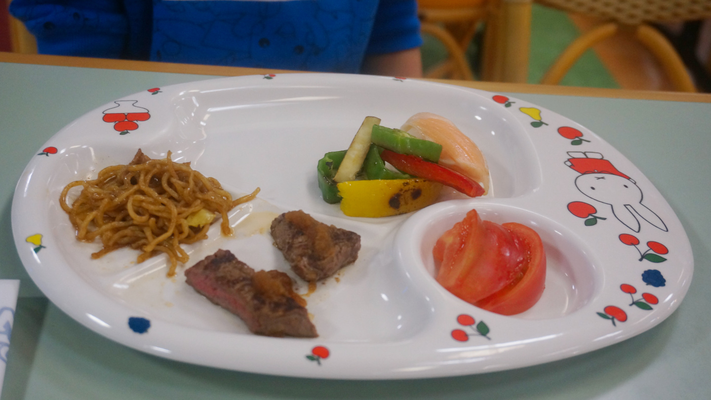 鴨川シーワールドホテルのバイキングは子供にとって天国だ！料理も豪華で大人も満足できるよ～