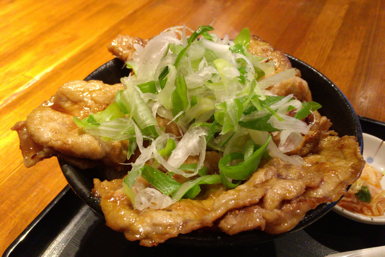 西千葉の北じんじんでヘビーな大盛り豚丼ランチ!ジャンキーな味付けがクセになる!?
