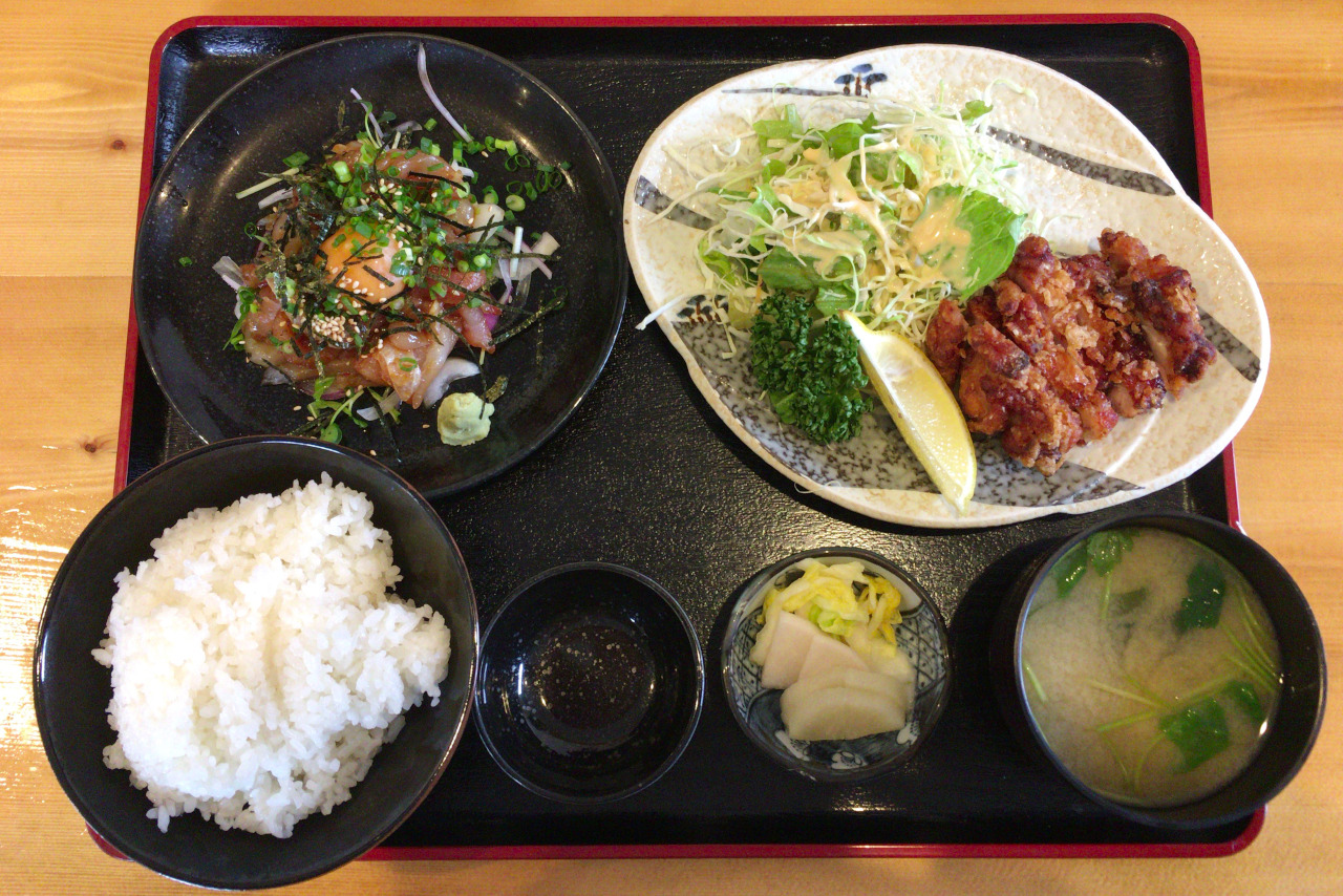 千葉市中央区の海鮮食堂かいじ もはや芸術作品なふぐ まぐろユッケ皿 とり竜田揚げが絶品なプチ贅沢ランチ