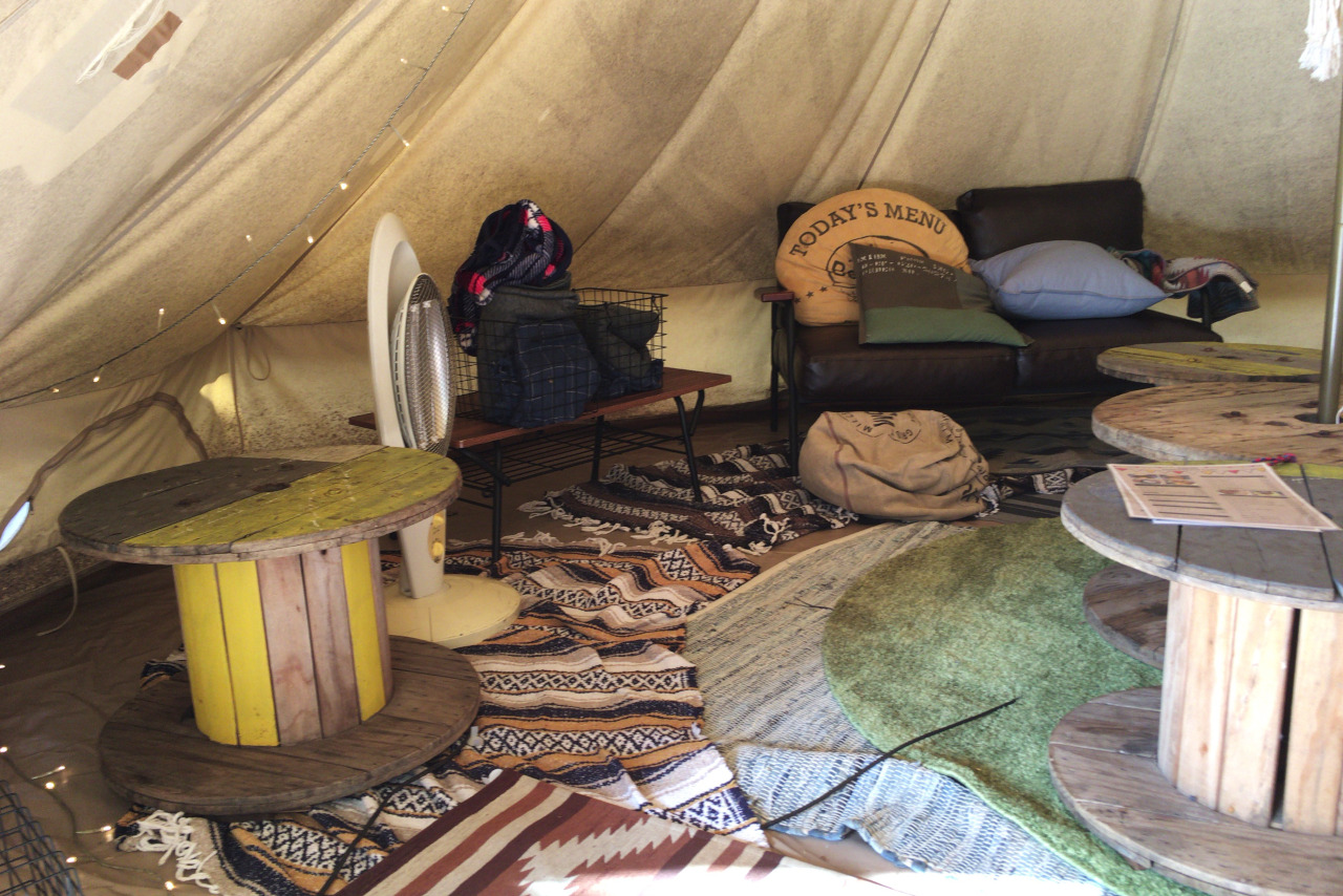 椿森コムナはテント利用で冬でもあったか！アウトドア体験のできるキャンプ場のようなカフェスペース