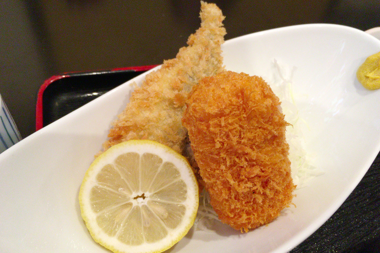 千葉市中央区の長咲やは混雑必至の人気定食屋!ボリューミーな日替わり定食はフライ&刺身の豪華盛り