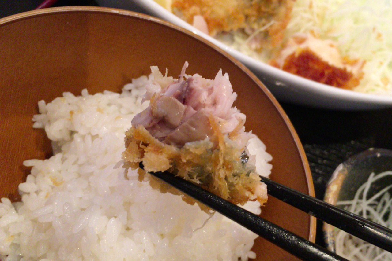 千葉市中央区の長咲やは混雑必至の人気定食屋!ボリューミーな日替わり定食はフライ&刺身の豪華盛り