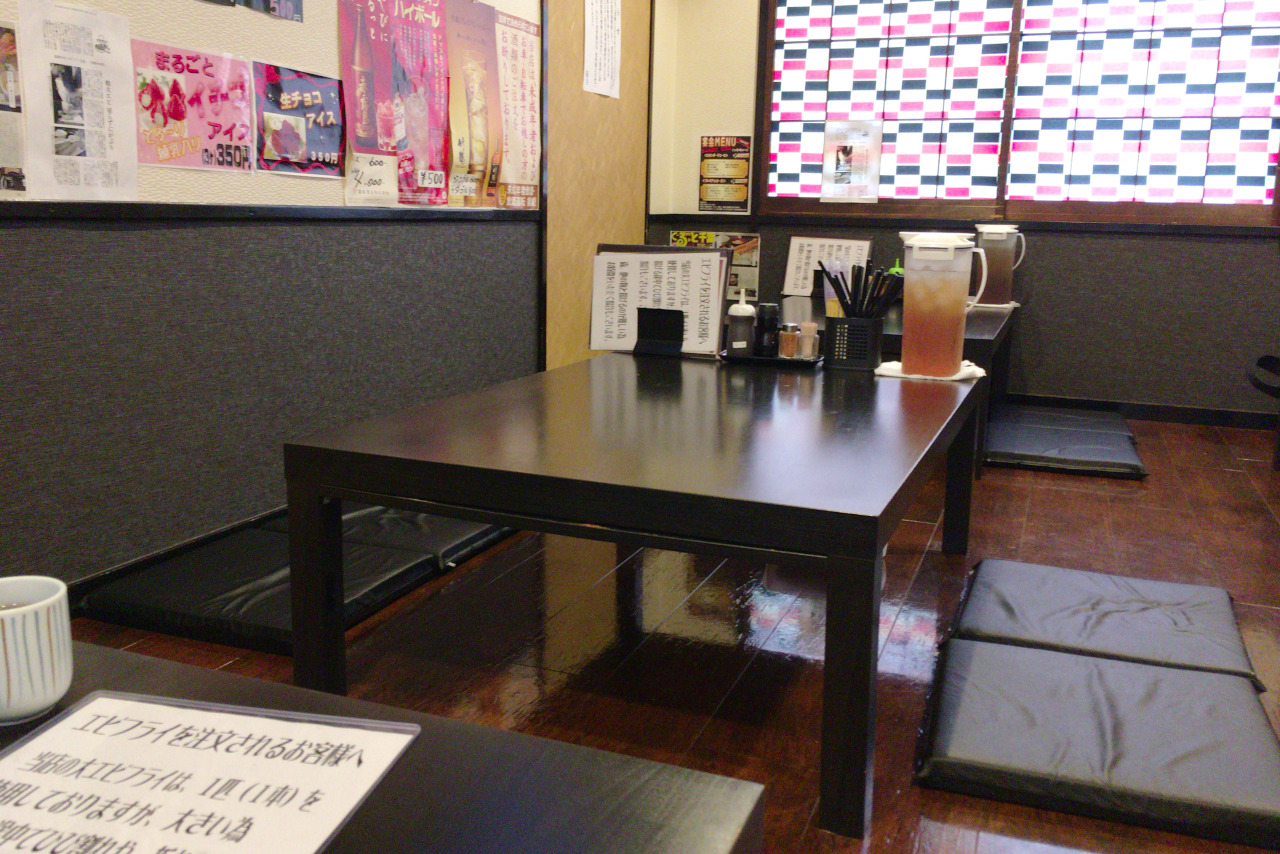 千葉市中央区の長咲やは混雑必至の人気定食屋!ボリューミーな日替わり定食はフライ&刺身の豪華盛り