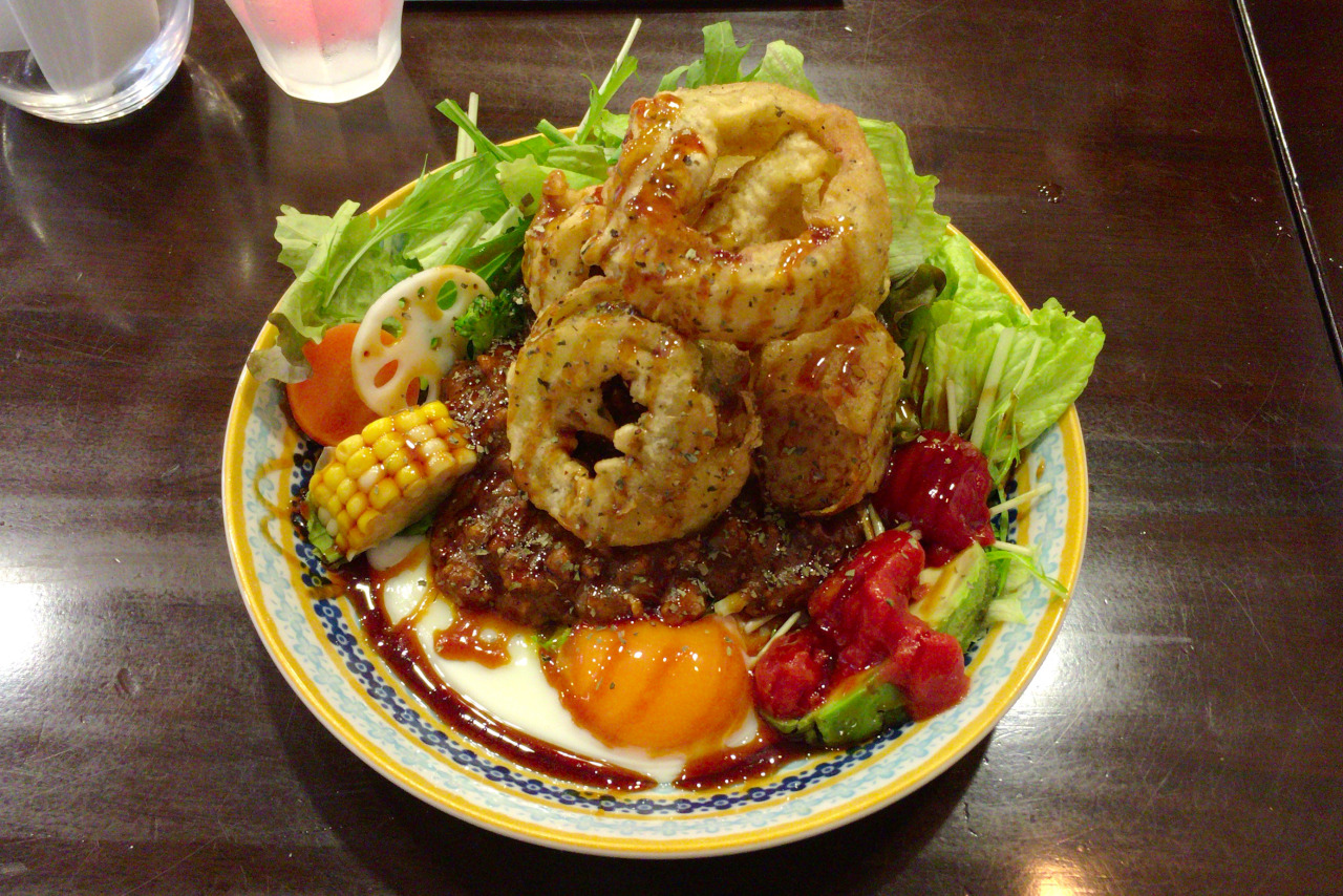 千葉大学すぐのカフェ ソッリーゾはベジタブルメニューが豊富!ロコモコはまさかのハンバーグ無しスタイル