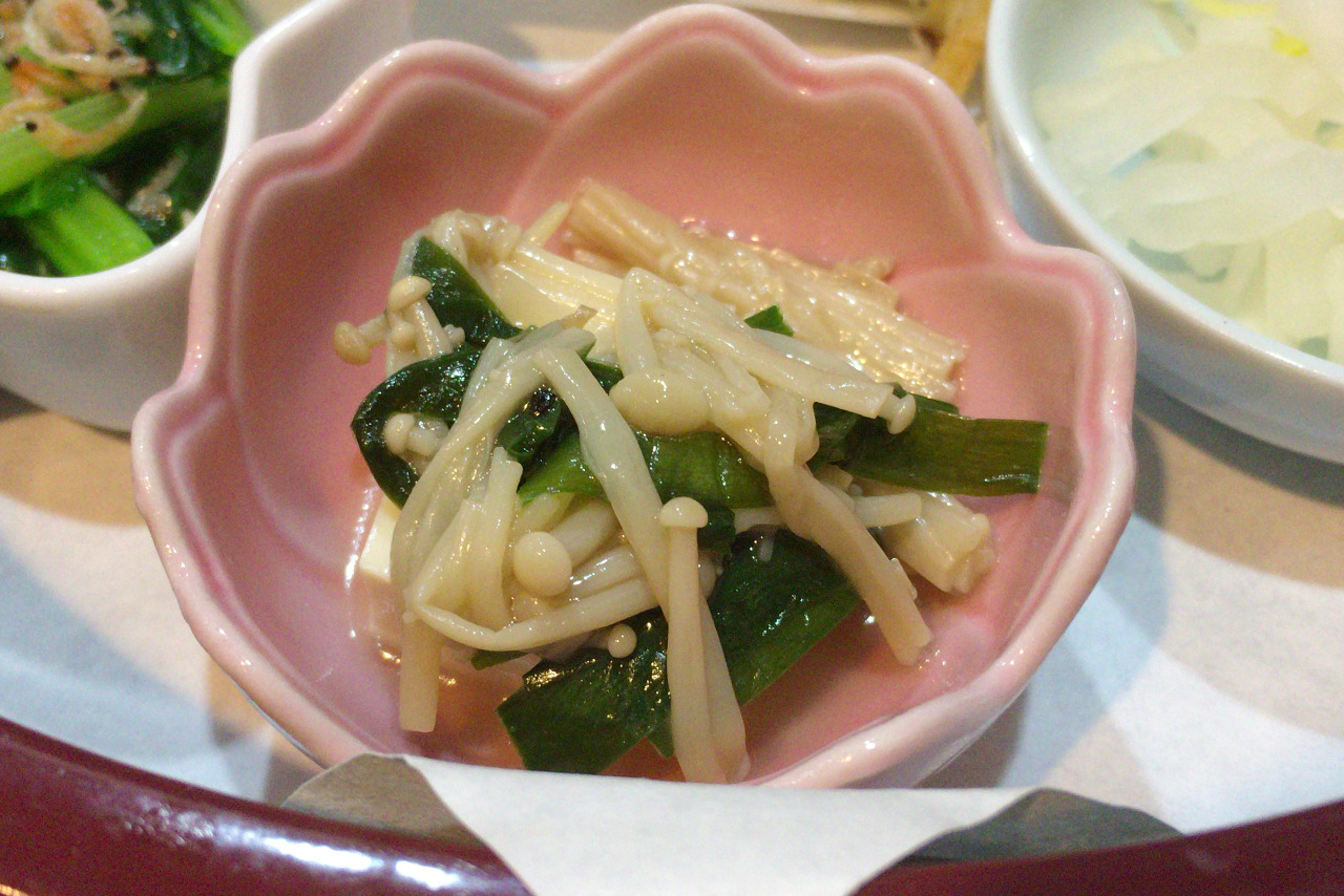 千葉中央の小料理しゅんは粋な和食屋、日替わりのしらうおかき揚げ定食に丁寧な職人の技を感じる