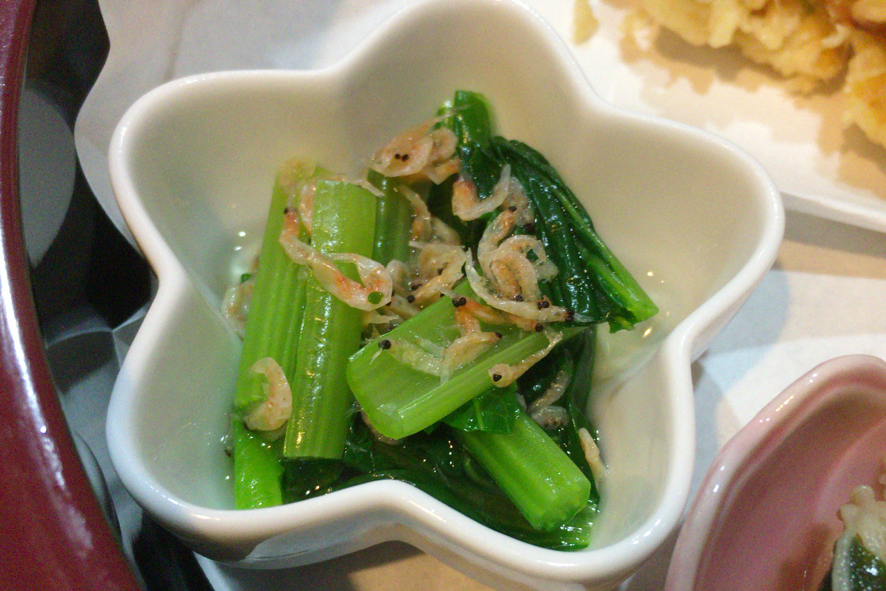 千葉中央の小料理しゅんは粋な和食屋、日替わりのしらうおかき揚げ定食に丁寧な職人の技を感じる