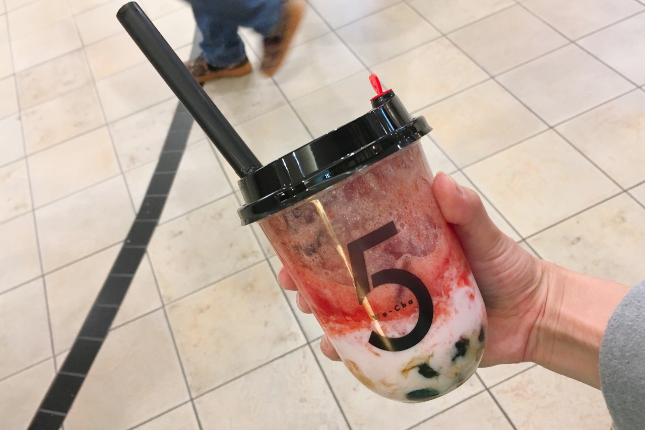 いちご飴専門店ストロベリーフェチがららぽーと船橋にオープン!いちごぶどう飴とスペシャルいちごミルクタピオカを実食!