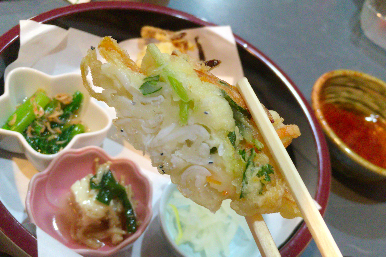 千葉中央の小料理しゅんは粋な和食屋、日替わりのしらうおかき揚げ定食に丁寧な職人の技を感じる