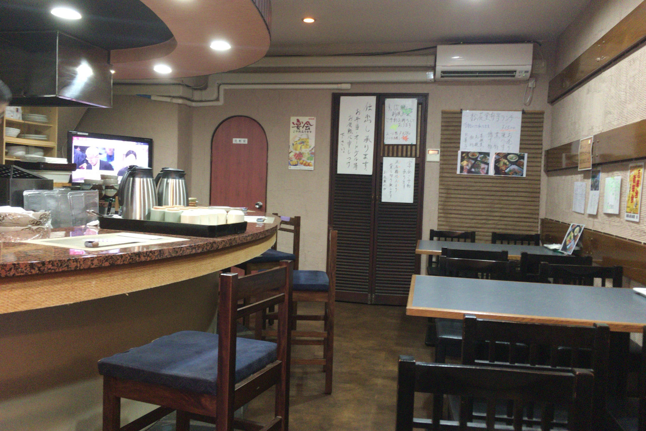 千葉中央の小料理しゅんは粋な和食屋、日替わりのしらうおかき揚げ定食に丁寧な職人の技を感じる