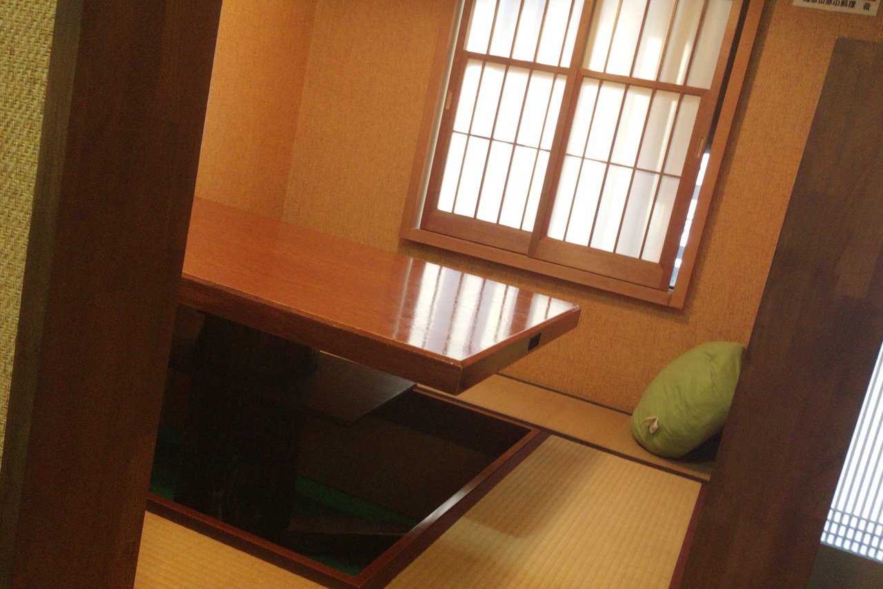 千葉中央の小料理しゅんは粋な和食屋、日替わりのしらうおかき揚げ定食に丁寧な職人の技を感じる