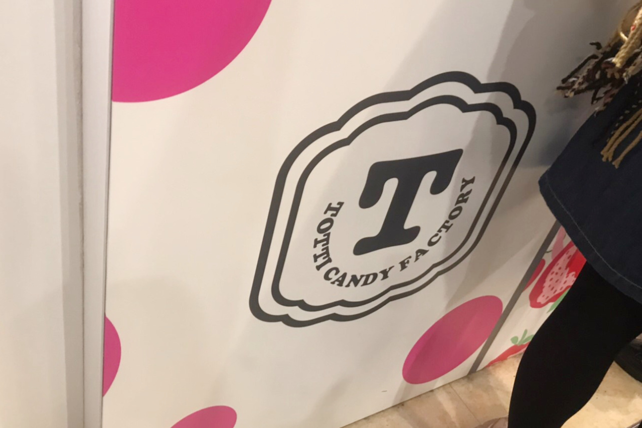 いちご飴専門店ストロベリーフェチがららぽーと船橋にオープン!いちごぶどう飴とスペシャルいちごミルクタピオカを実食!