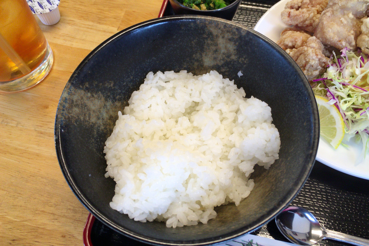 県庁前駅近くにお食事 うまみ処がオープン!和食屋なのにインドカレー?なお店でいただくサクじゅわな唐揚げ定食
