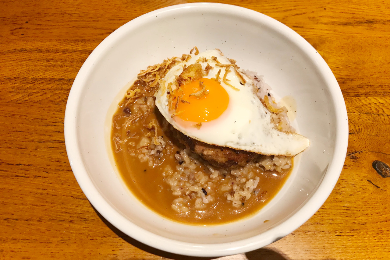 酒々井アウトレットのハナオカフェ、ロコモコとハーフ＆ハーフプレートがヘルシーなのに食べ応え抜群