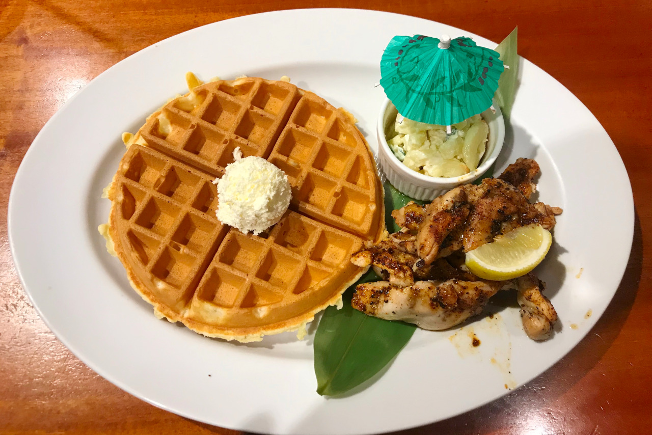 イオンモール幕張新都心のハワイアンカフェ ハレノヘアは絶対穴場!本格的でスパイシーなチキンカツ焙煎カレーとケイジャンチキンワッフルプラターが激ウマなんだ