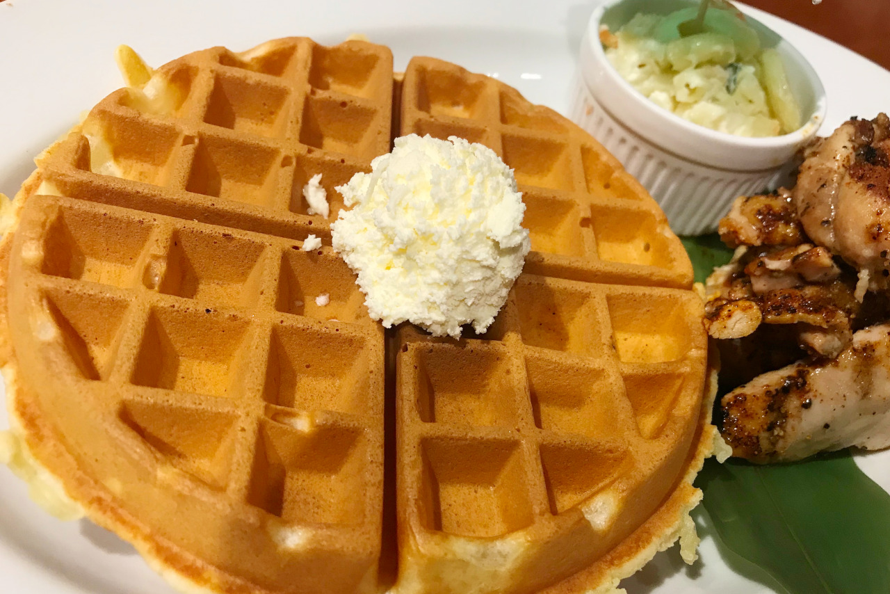 イオンモール幕張新都心のハワイアンカフェ ハレノヘアは絶対穴場!本格的でスパイシーなチキンカツ焙煎カレーとケイジャンチキンワッフルプラターが激ウマなんだ