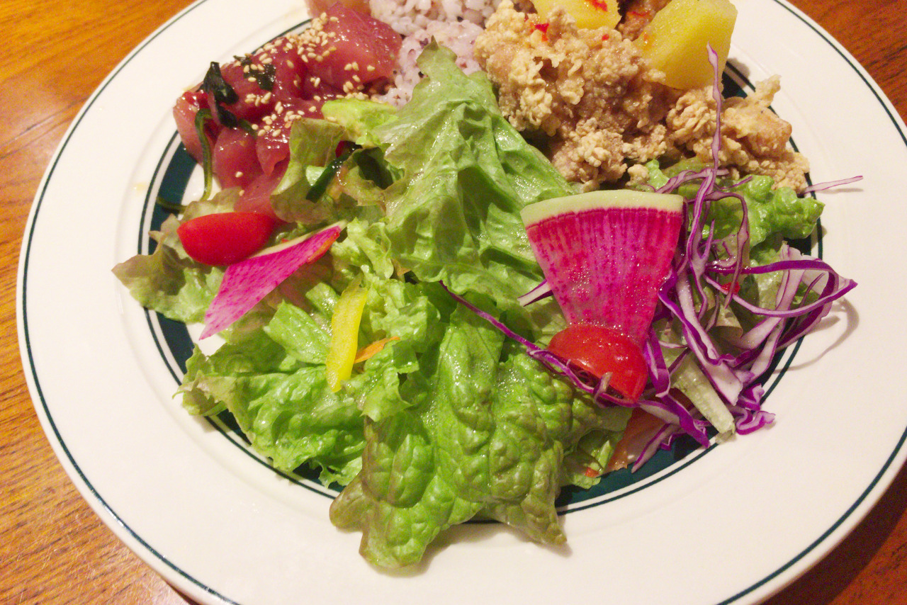 酒々井アウトレットのハナオカフェ、ロコモコとハーフ＆ハーフプレートがヘルシーなのに食べ応え抜群