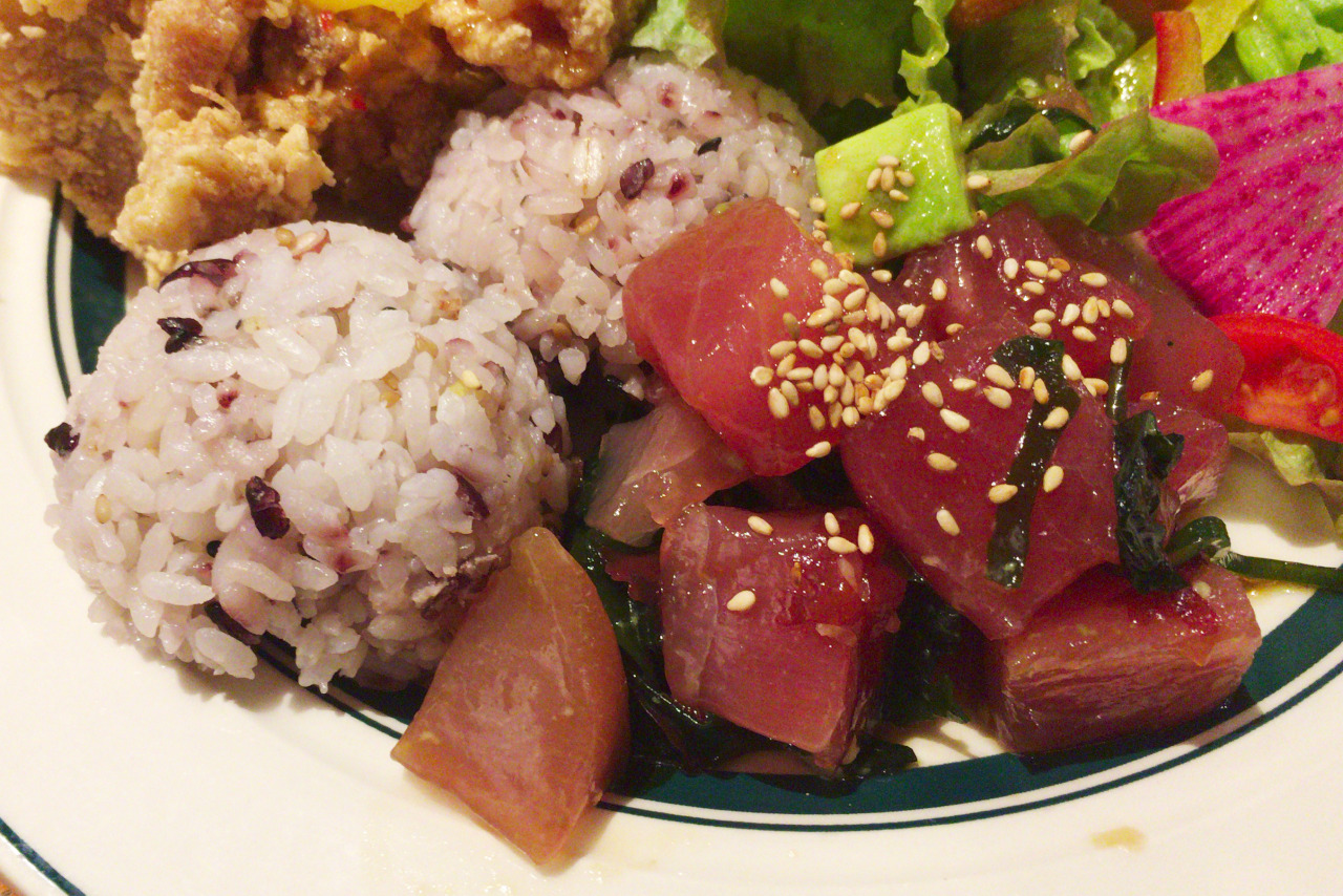 酒々井アウトレットのハナオカフェ、ロコモコとハーフ＆ハーフプレートがヘルシーなのに食べ応え抜群