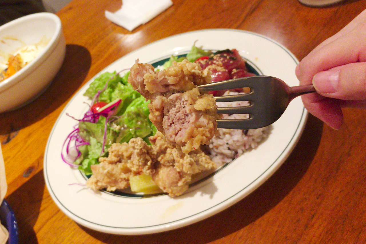 酒々井アウトレットのハナオカフェ、ロコモコとハーフ＆ハーフプレートがヘルシーなのに食べ応え抜群