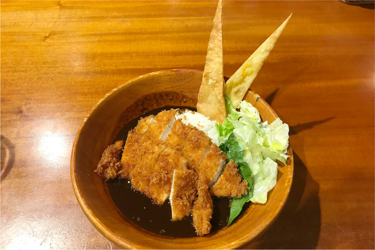 イオンモール幕張新都心のハワイアンカフェ ハレノヘアは絶対穴場!本格的でスパイシーなチキンカツ焙煎カレーとケイジャンチキンワッフルプラターが激ウマなんだ