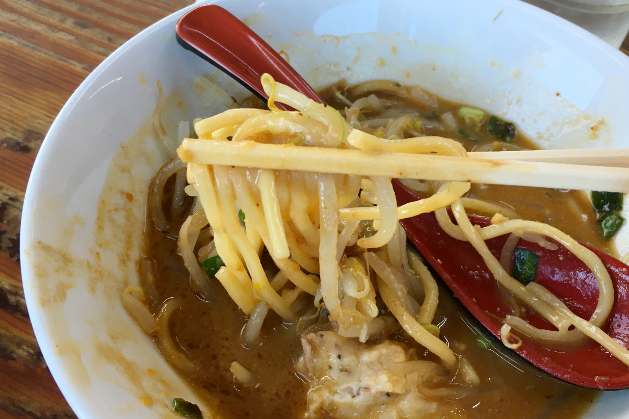 餃子の並商 限定メニュー鶏白湯味噌らーめんとなる「味噌そば」は間違いない旨さ！どろっと濃厚スープから垣間見える優しさ