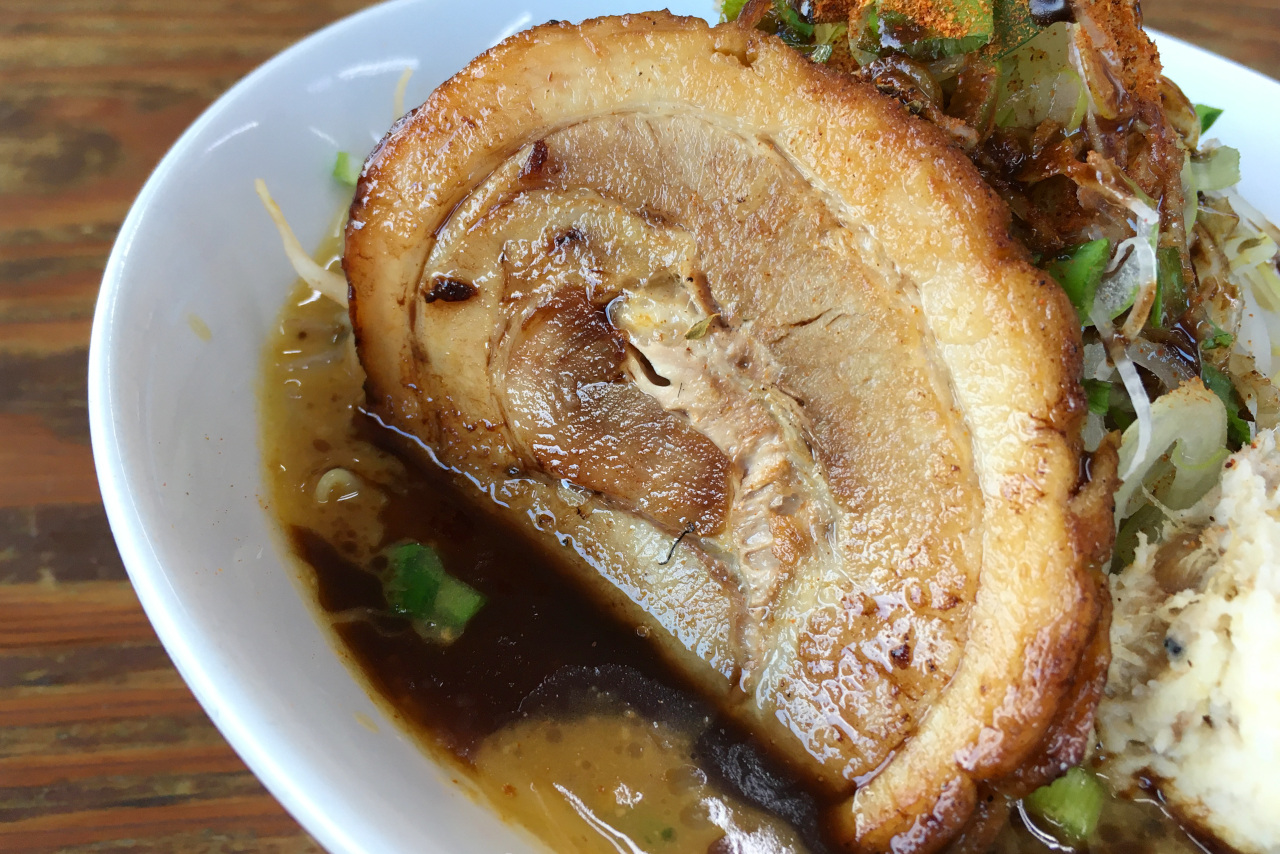 餃子の並商 限定メニュー鶏白湯味噌らーめんとなる「味噌そば」は間違いない旨さ！どろっと濃厚スープから垣間見える優しさ