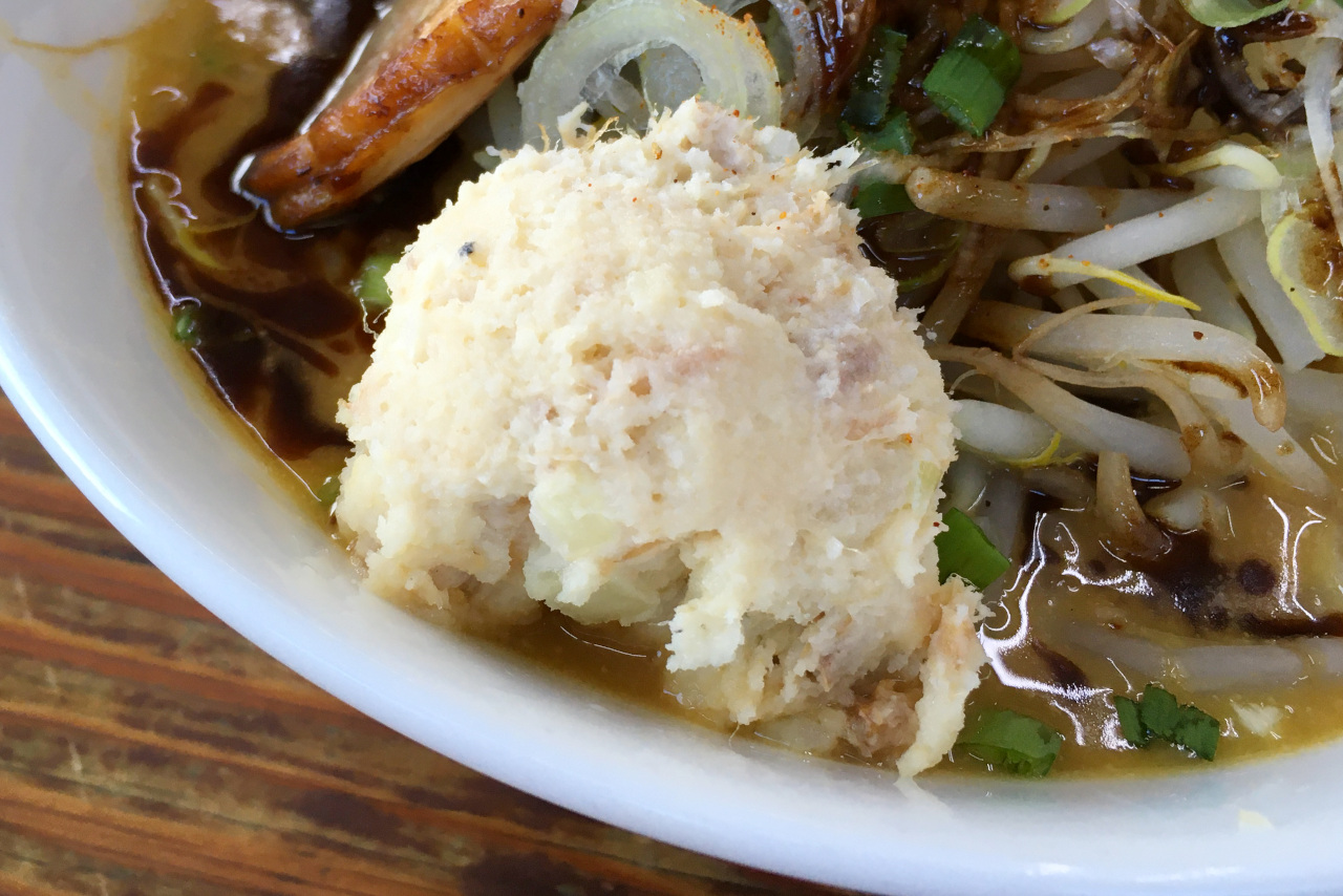 餃子の並商 限定メニュー鶏白湯味噌らーめんとなる「味噌そば」は間違いない旨さ！どろっと濃厚スープから垣間見える優しさ