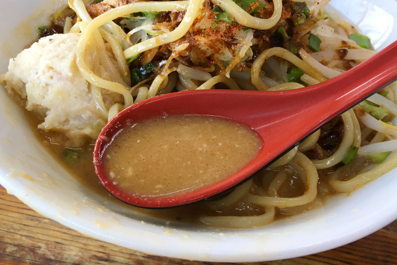 餃子の並商 限定メニュー鶏白湯味噌らーめんとなる「味噌そば」は間違いない旨さ！どろっと濃厚スープから垣間見える優しさ