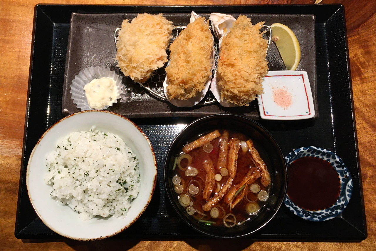葭川公園すぐの岡本庵 冬限定のミルキーな大粒牡蠣フライ＆しっとり柔らかヒレカツが美味しすぎて失神寸前