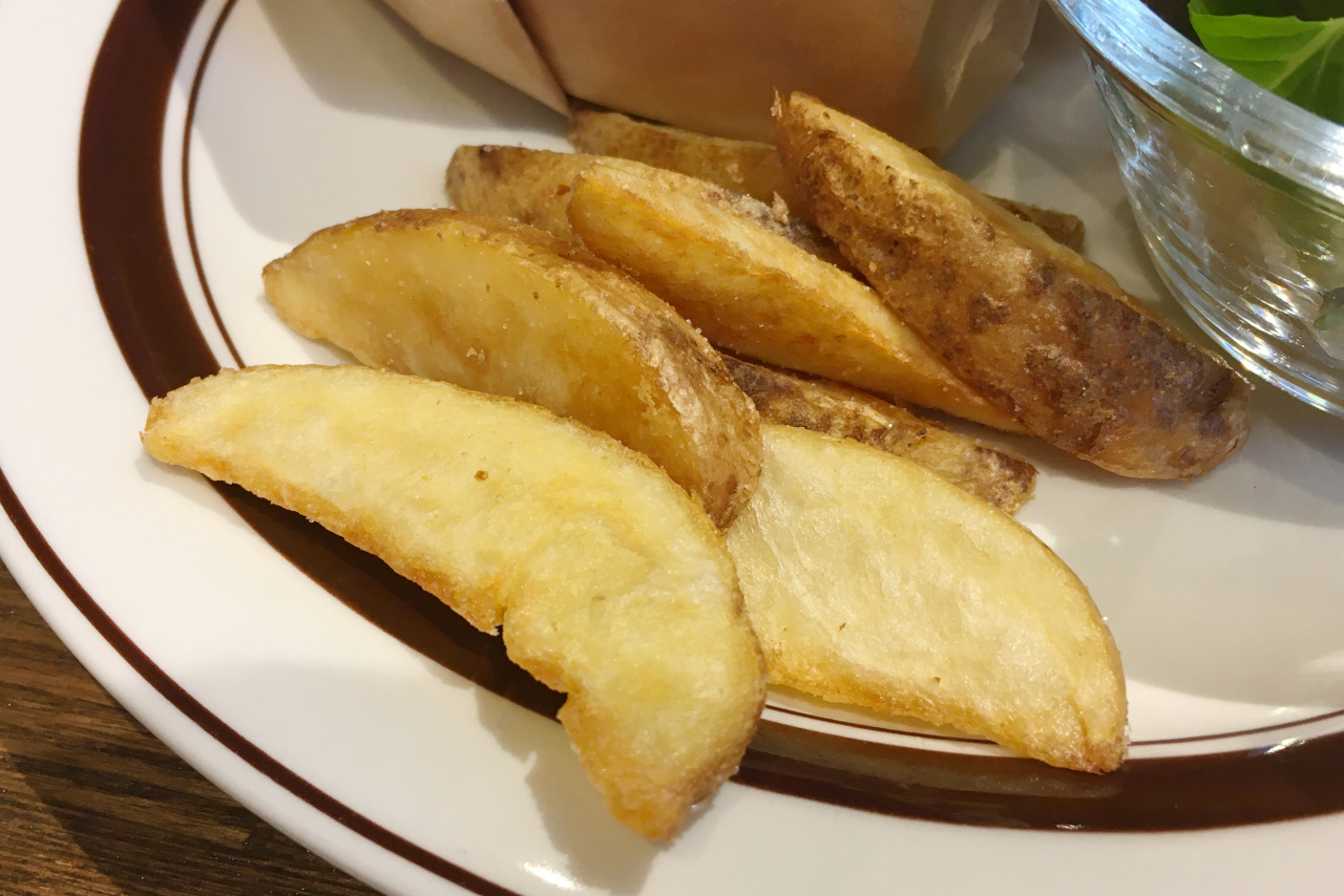 ルイスクラシックは小倉台らしからぬオシャレなバーガーショップ ボリューミーなハンバーガーはどれも激ウマ