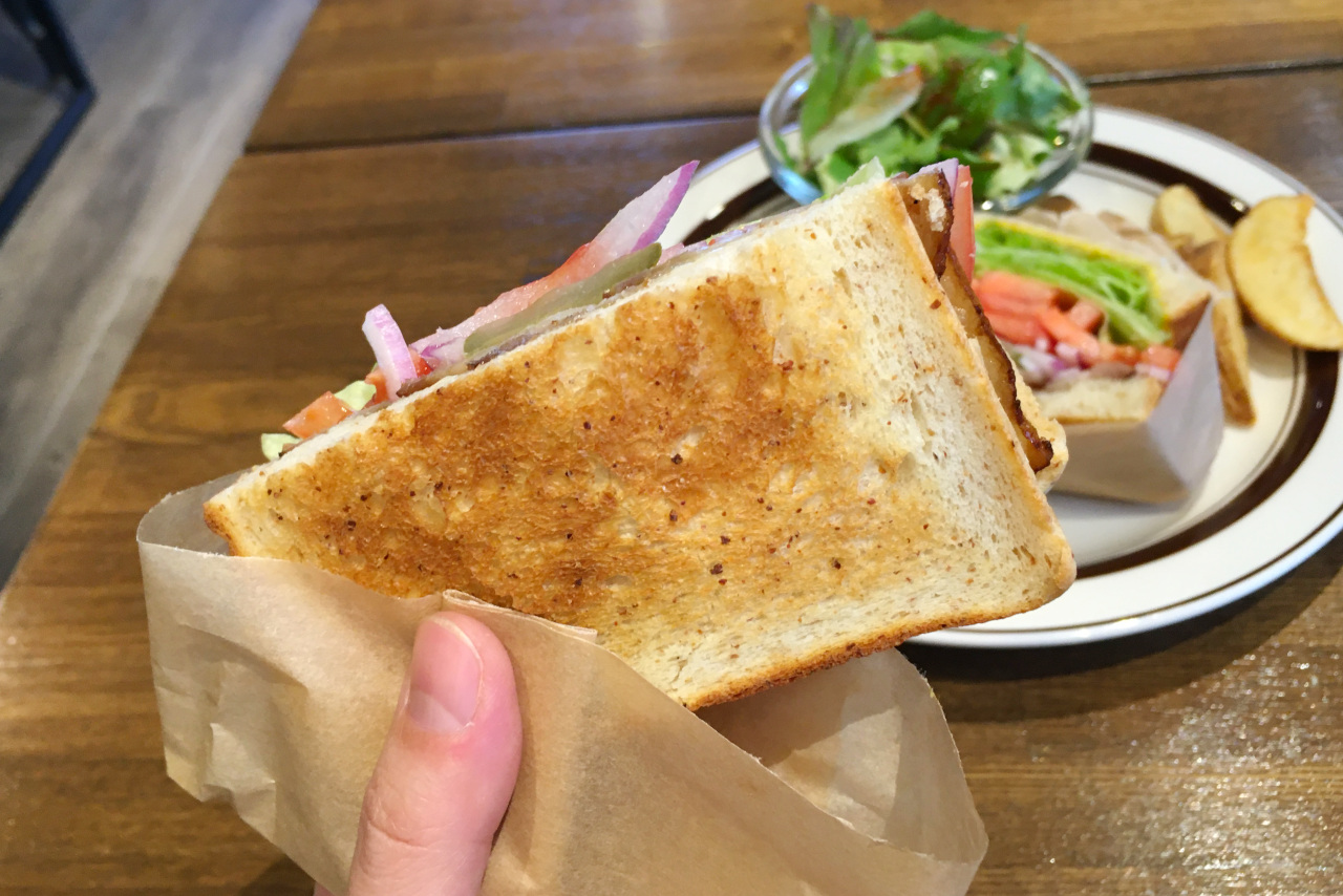 ルイスクラシックは小倉台らしからぬオシャレなバーガーショップ ボリューミーなハンバーガーはどれも激ウマ