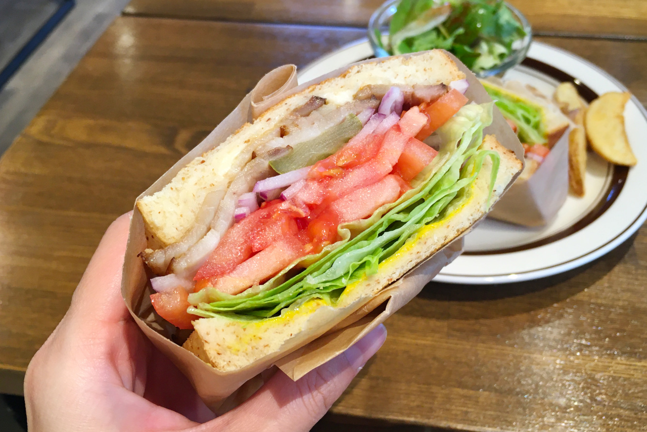 ルイスクラシックは小倉台らしからぬオシャレなバーガーショップ ボリューミーなハンバーガーはどれも激ウマ