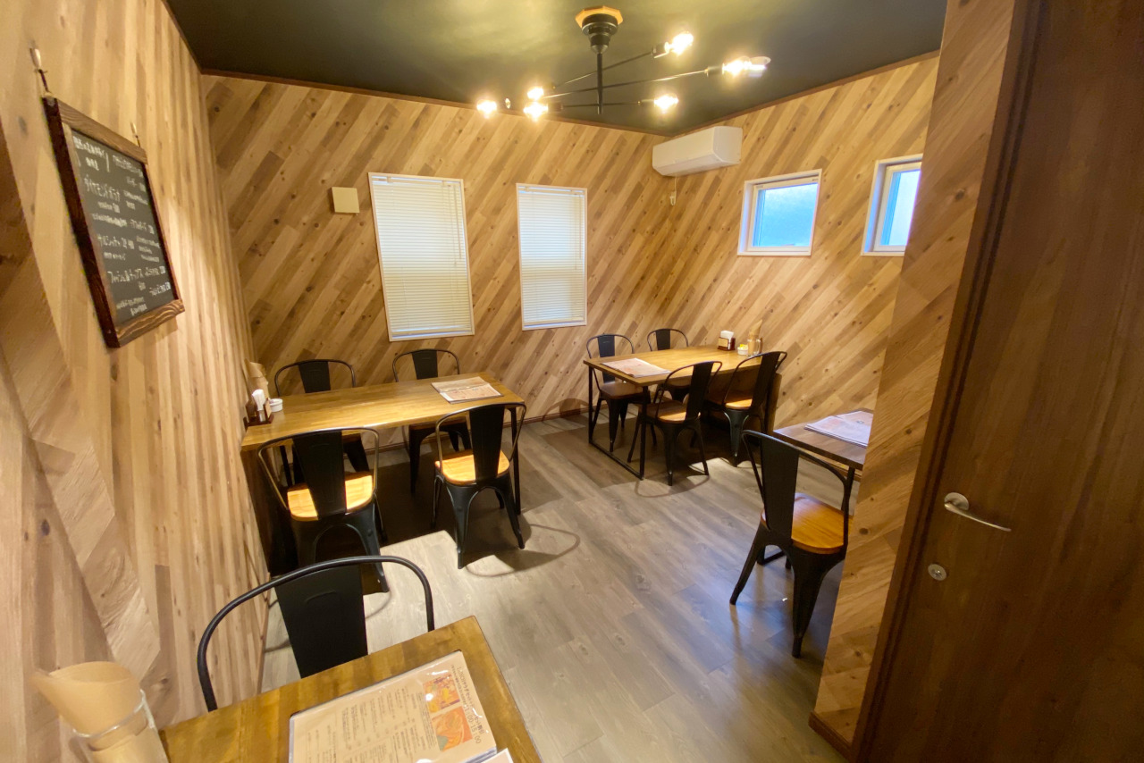 ルイスクラシックは小倉台らしからぬオシャレなバーガーショップ ボリューミーなハンバーガーはどれも激ウマ