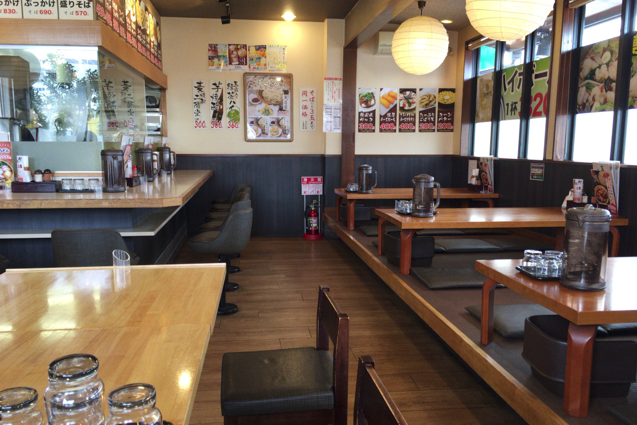 東寺山のWEST(ウエスト)は意外にも本格的な博多うどんが食べられる!海老天+月見トッピングで更にウマウマ〜