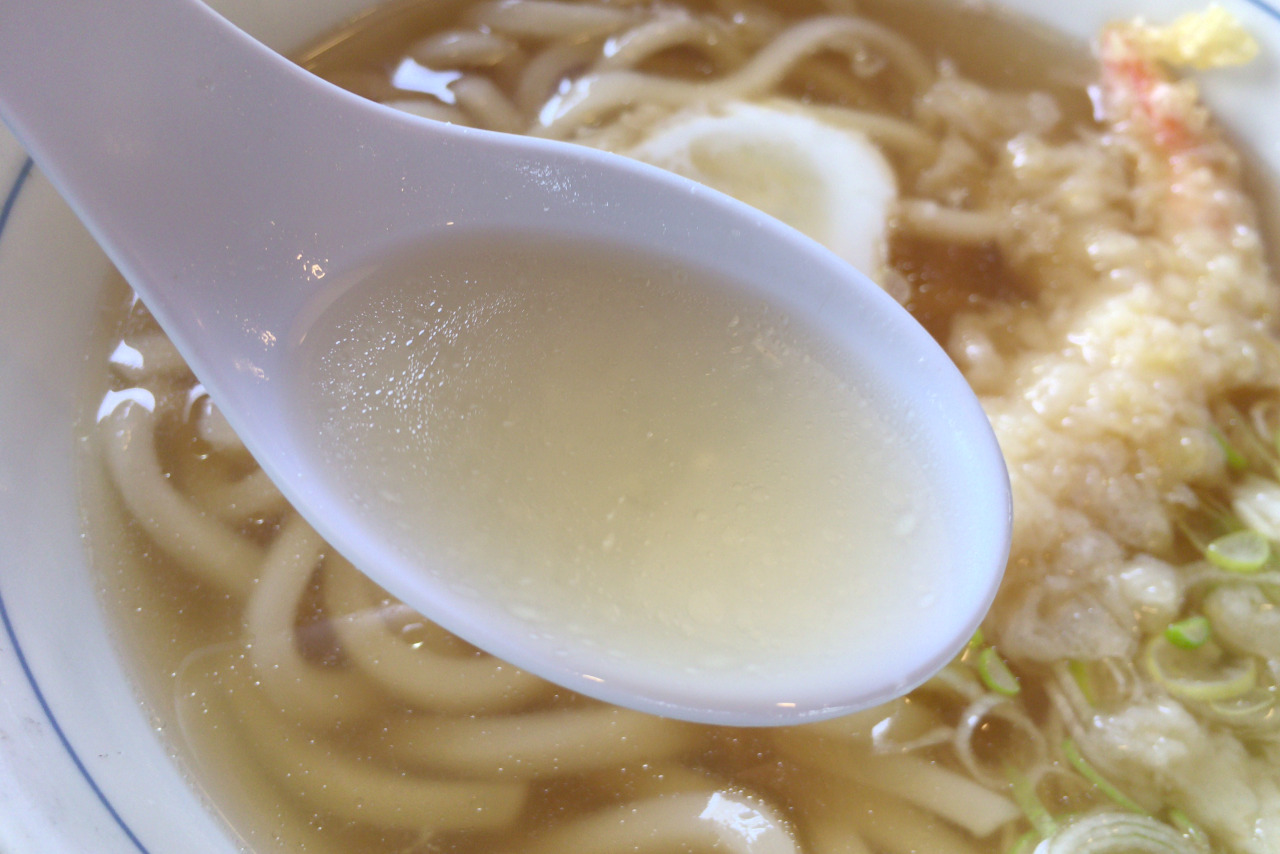 東寺山のWEST(ウエスト)は意外にも本格的な博多うどんが食べられる!海老天+月見トッピングで更にウマウマ〜