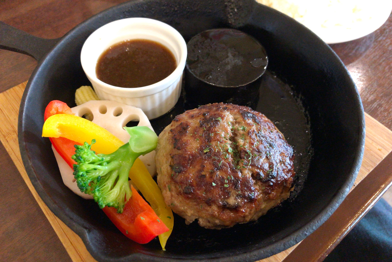 千葉中央のAmour(アムール)ランチの大とろハンバーグは飲める!ふわとろジューシーなお肉がケーキ屋さんとは思えないクオリティ