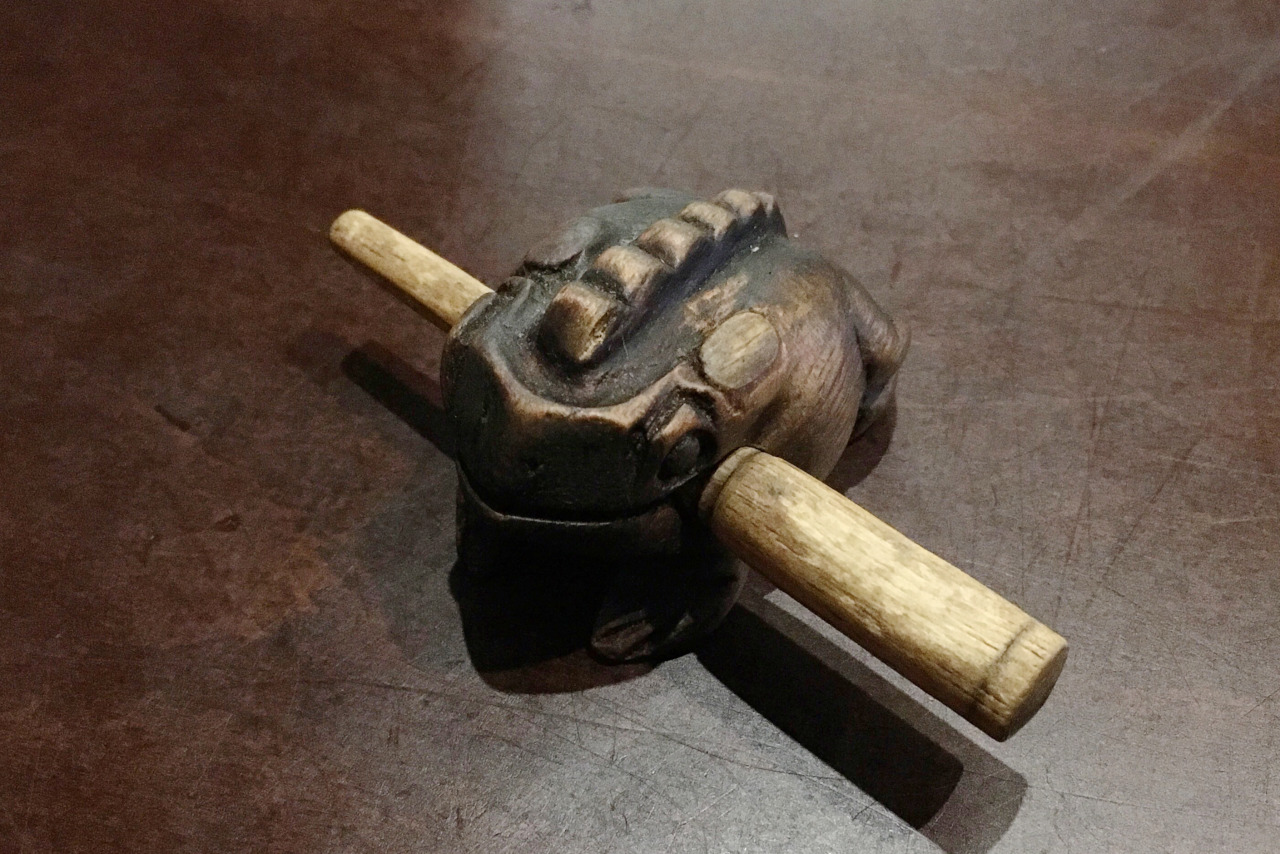 穴川のBAGOOS(バグース) アジアンフライドチキンオムライスはトロッと卵に唐揚げの甘辛ソースが効いて絶品なんだ