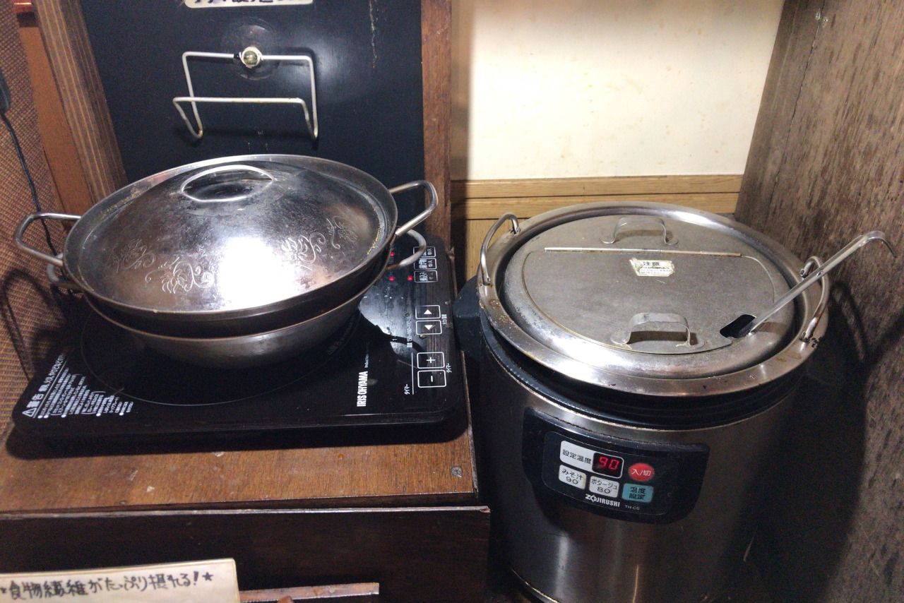 穴川のBAGOOS(バグース) アジアンフライドチキンオムライスはトロッと卵に唐揚げの甘辛ソースが効いて絶品なんだ