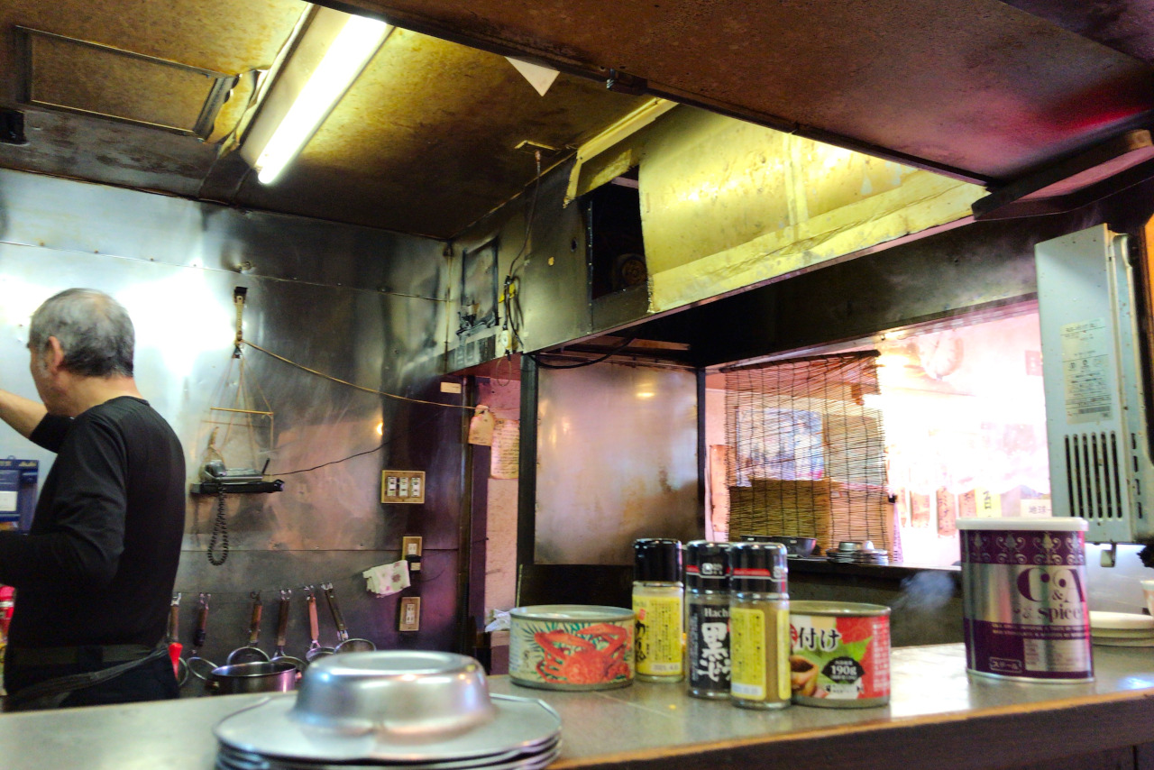 千城台のラーメン屋 めん処時代屋 寂れた外観と侮るなかれザクザク餃子とパワフル系背脂醤油ラーメンが予想外の美味しさ