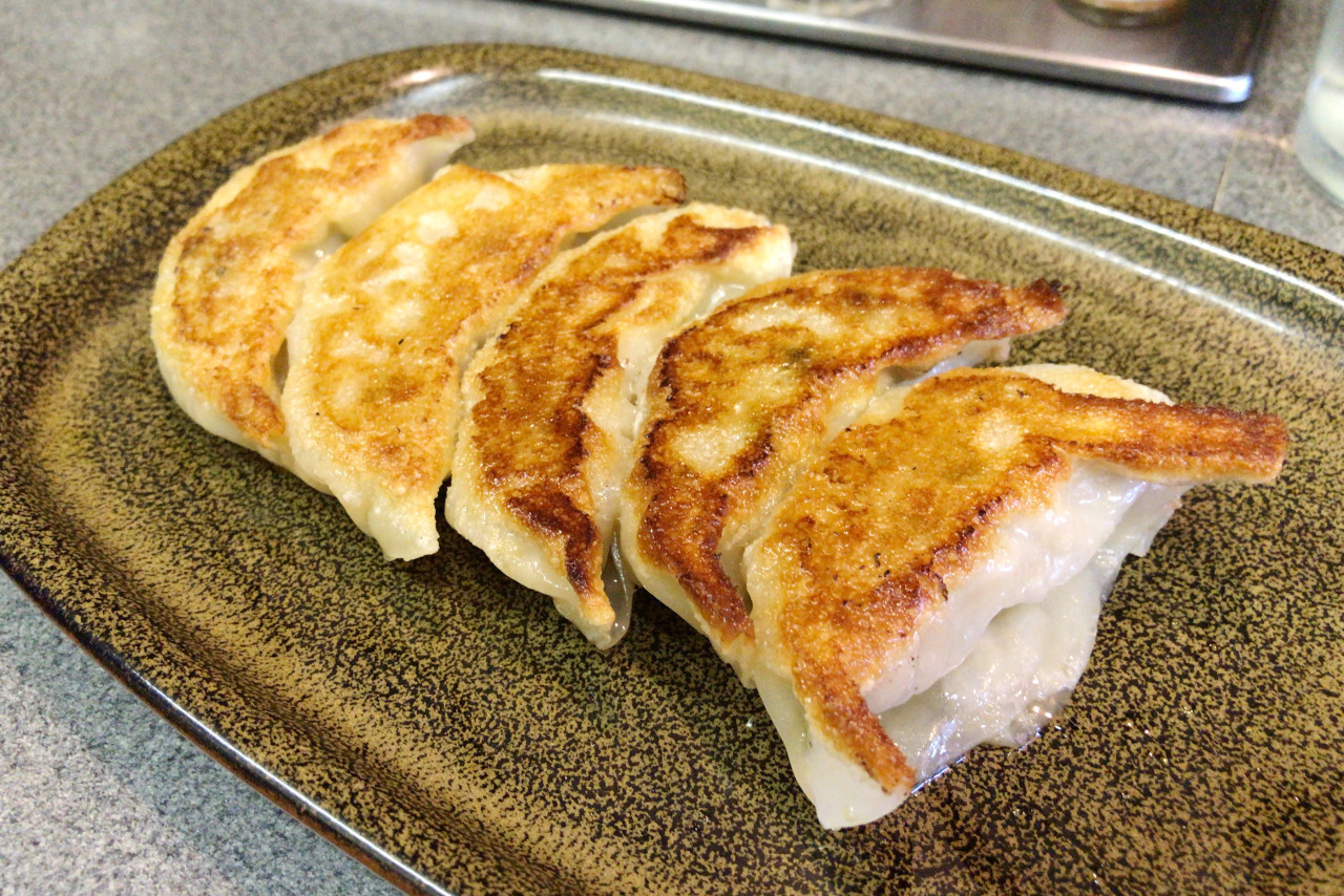 千城台のラーメン屋 めん処時代屋 寂れた外観と侮るなかれザクザク餃子とパワフル系背脂醤油ラーメンが予想外の美味しさ