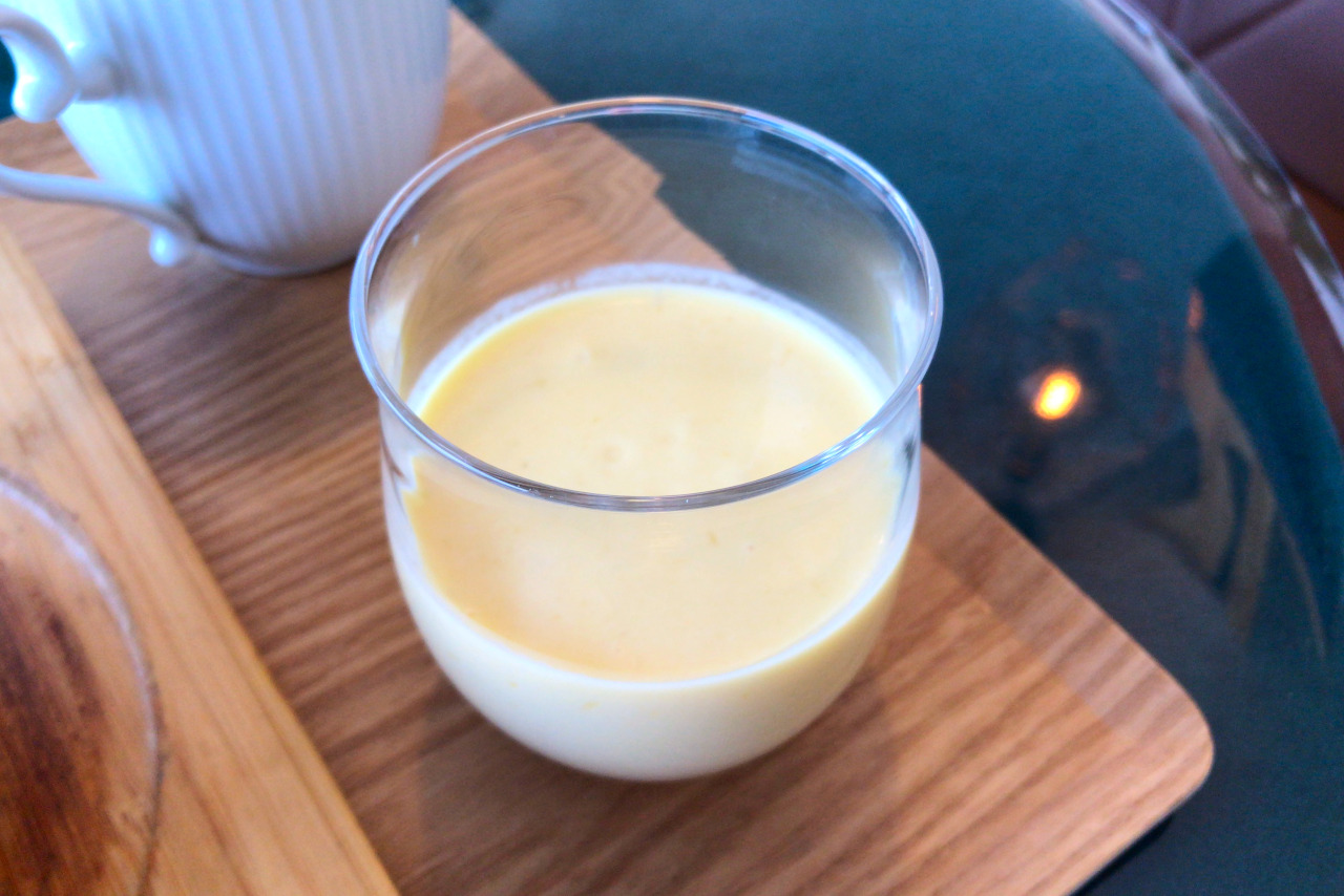 御成街道に昨年オープン オリーブカフェダイニングの焼きカレーランチはチーズがとろとろで絶品!濃厚マンゴースムージーもサービス!?