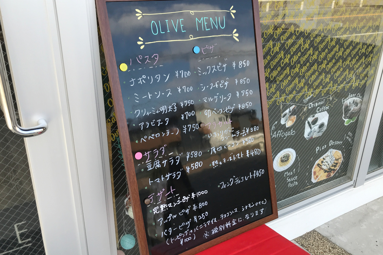 御成街道に昨年オープン オリーブカフェダイニングの焼きカレーランチはチーズがとろとろで絶品!濃厚マンゴースムージーもサービス!?