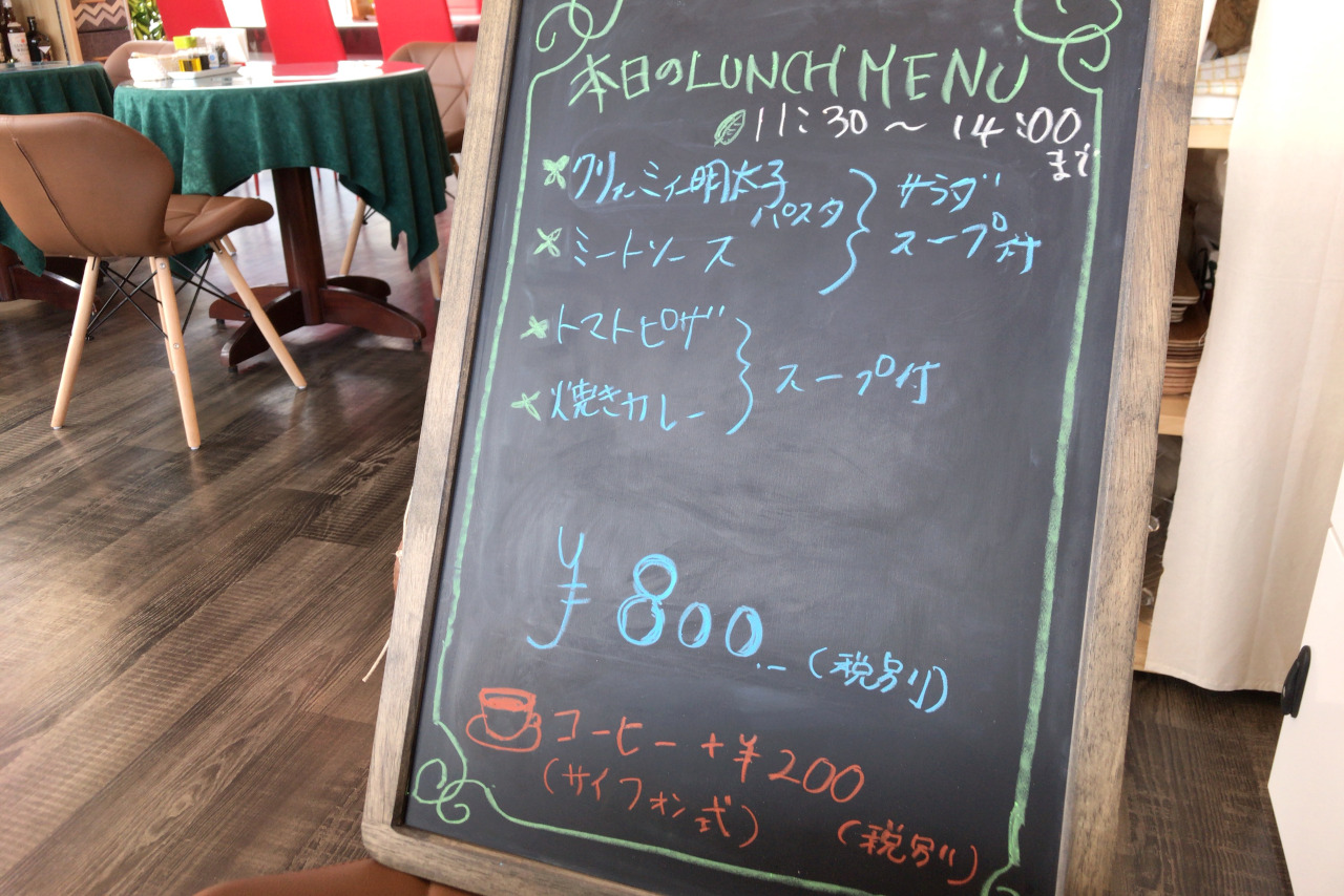 御成街道に昨年オープン オリーブカフェダイニングの焼きカレーランチはチーズがとろとろで絶品!濃厚マンゴースムージーもサービス!?
