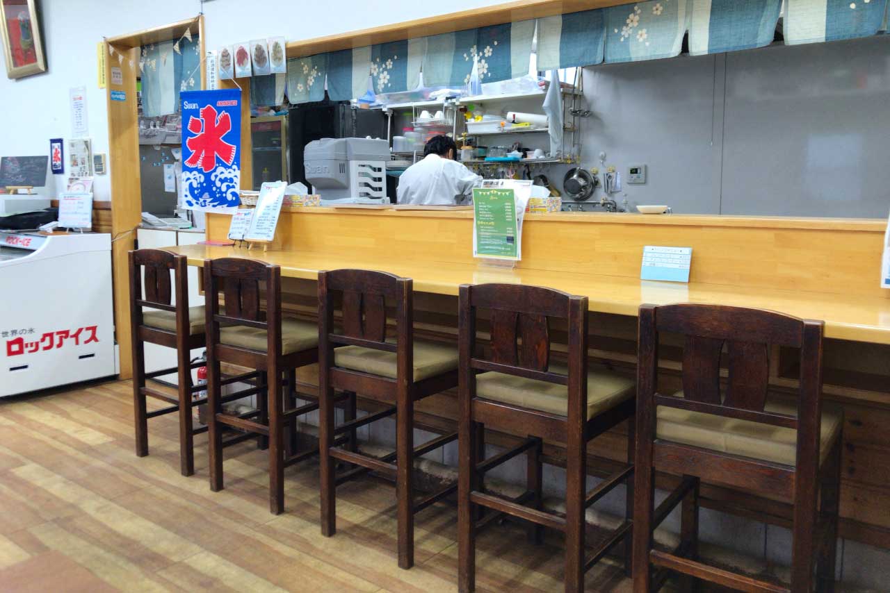 八街のかき氷専門店カフェロビンソンの店内