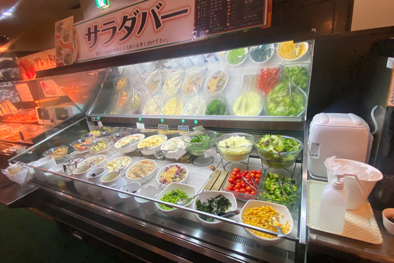 スエヒロ館小倉台店のサラダバー＆パン食べ放題が大盤振る舞いすぎ！ハイレベルな国産牛100%ハンバーグもジューシーな肉肉しさで大満足