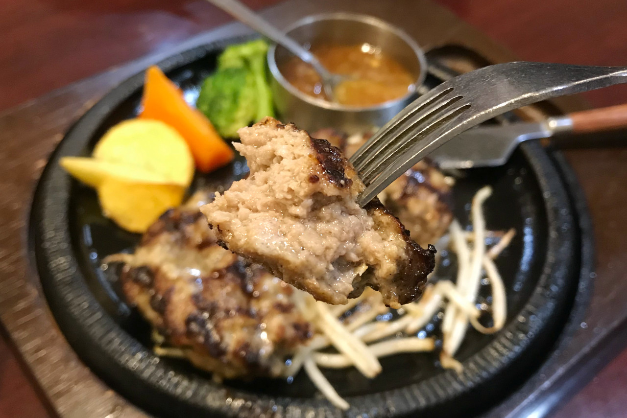 スエヒロ館小倉台店のサラダバー＆パン食べ放題が大盤振る舞いすぎ！ハイレベルな国産牛100%ハンバーグもジューシーな肉肉しさで大満足