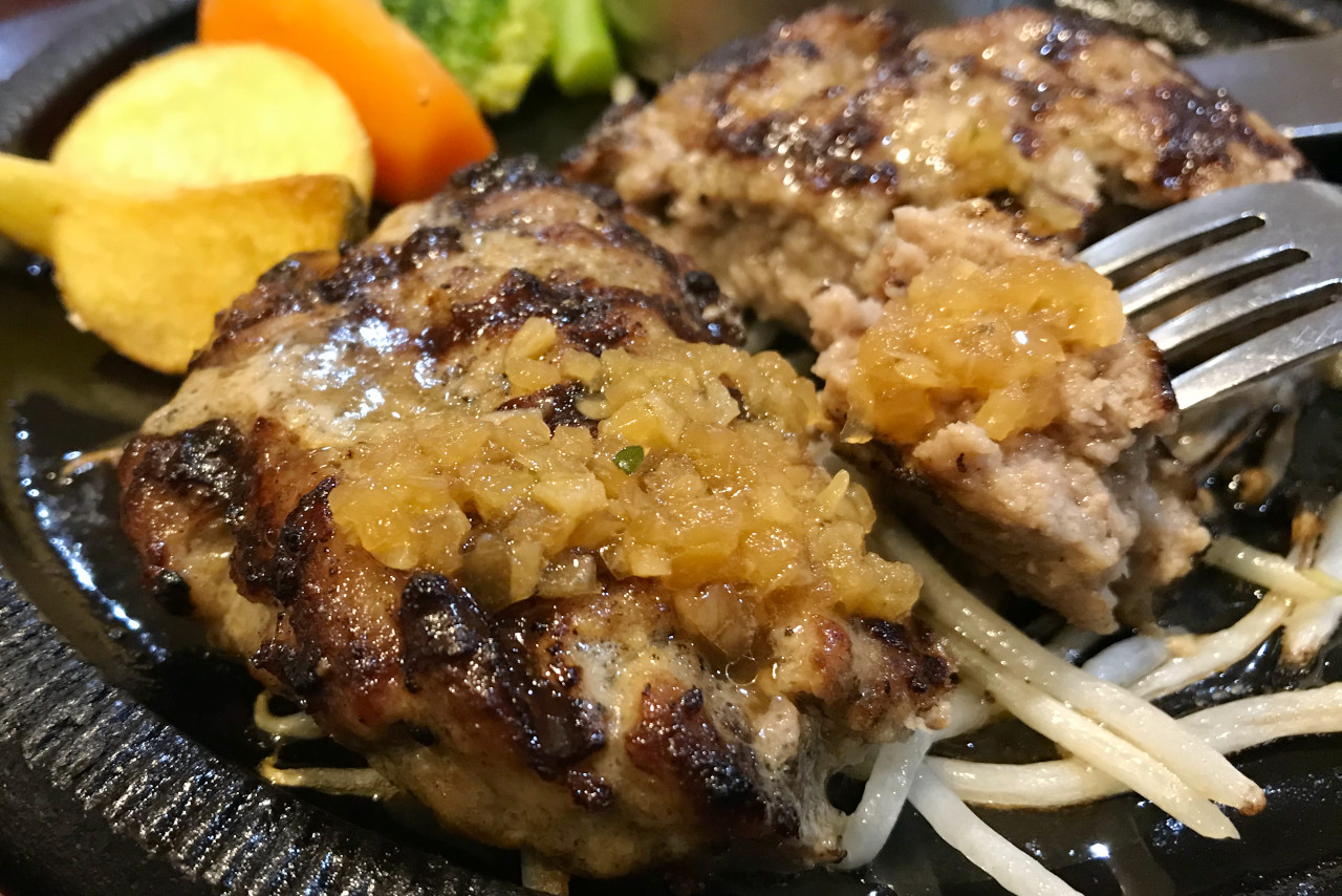 スエヒロ館小倉台店のサラダバー＆パン食べ放題が大盤振る舞いすぎ！ハイレベルな国産牛100%ハンバーグもジューシーな肉肉しさで大満足