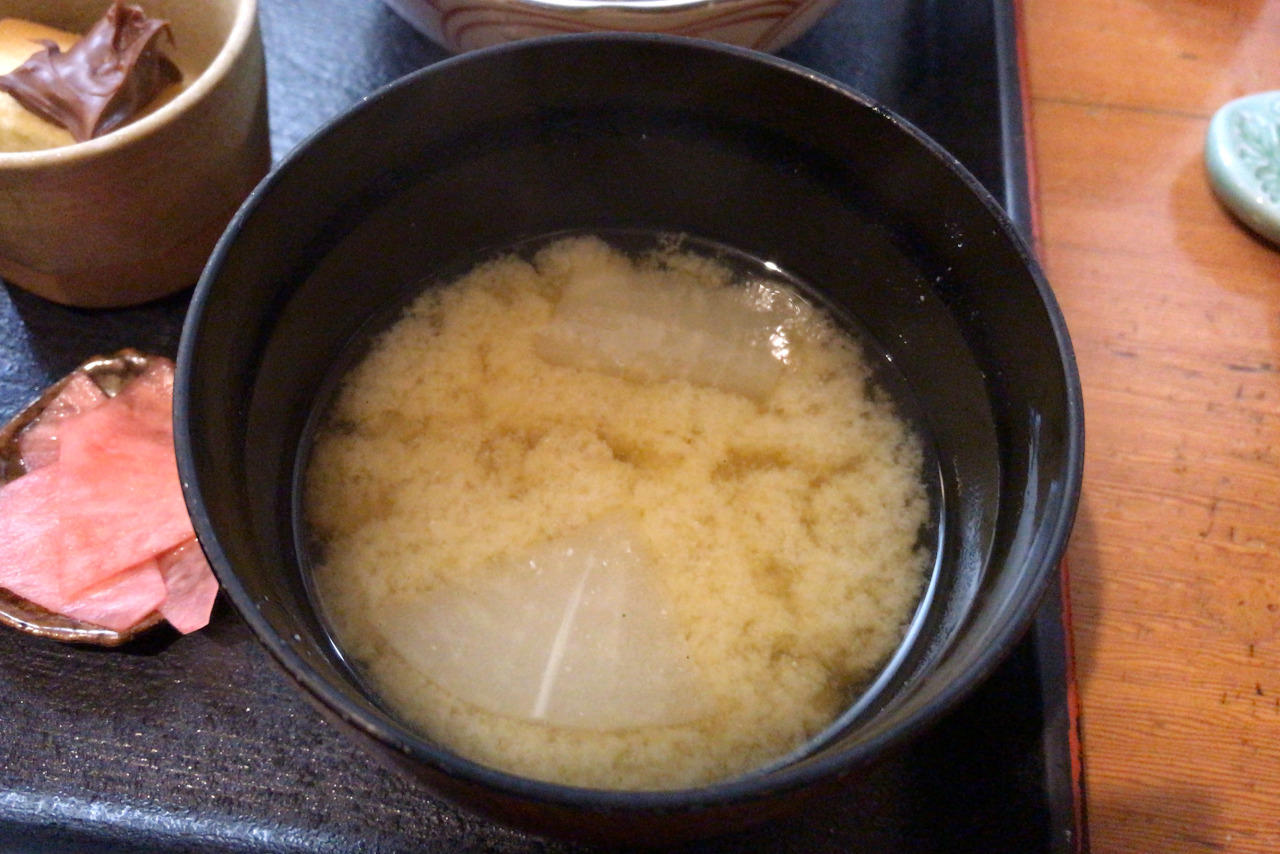 千葉駅から徒歩5分 割烹駿河のランチが豪華すぎ！意外とリーズナブルなサービス御膳（ほっけ開き＆豚の角煮）はサービス精神がすごすぎる