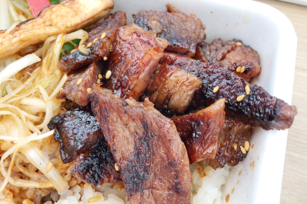 都賀の土佐屋で和牛ステーキ弁当を持ち帰り！炭火で香ばしく焼かれたとろけるジューシーなお肉が美味すぎる