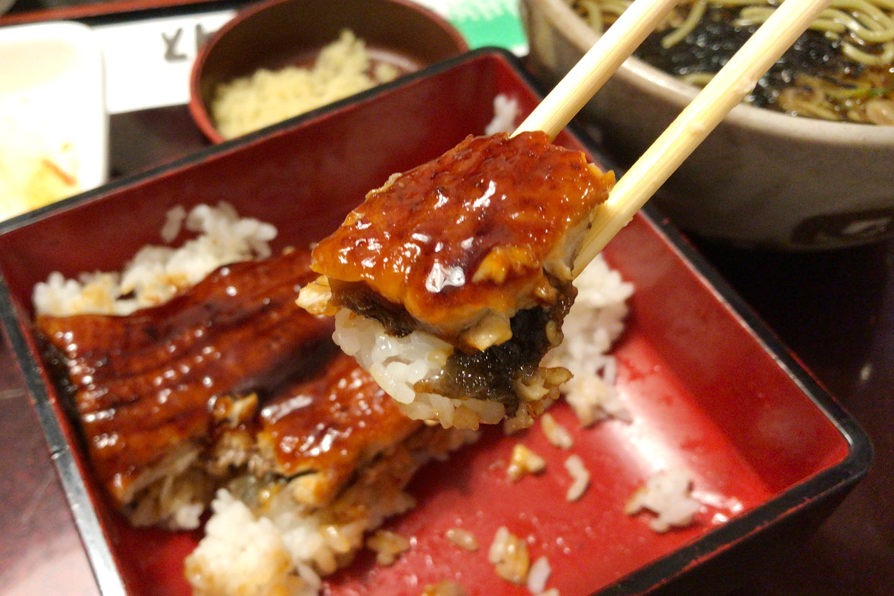 国道51号沿いのとんでん若松店で夜ご飯 うな重に白子汁の贅沢コンビ&ガーナチョコ苺のティラミスはとろとろマスカルポーネが絶品